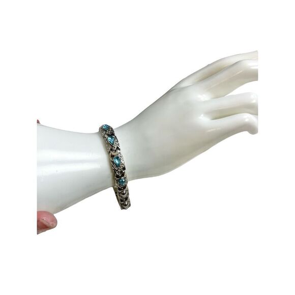 Silver linked bracket with blue tear drop crystal rhinestone accent - Picture 4 of 12